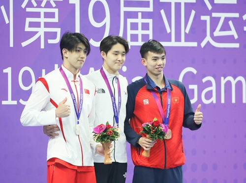 Kình ngư Nguyễn Huy Hoàng đoạt vé dự Olympic Paris 2024

